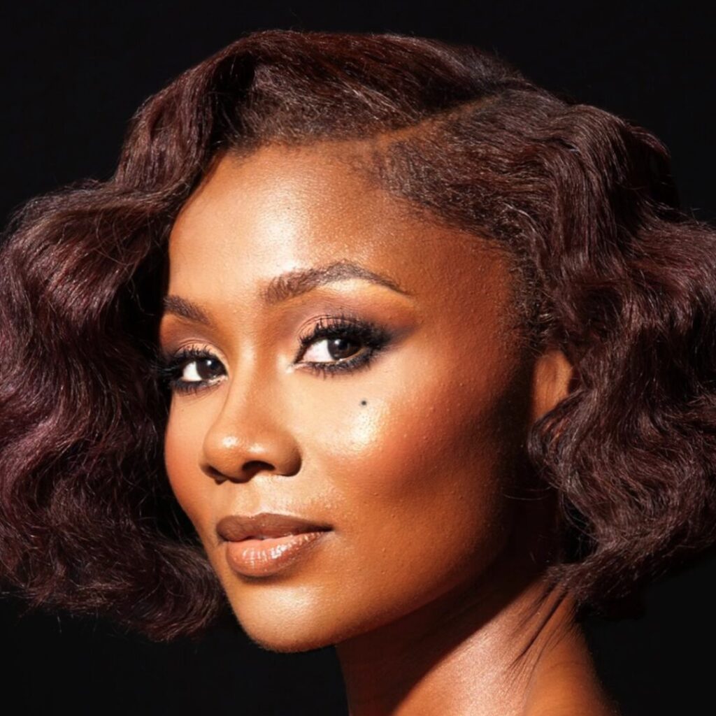 Emayatzy Corinealdi